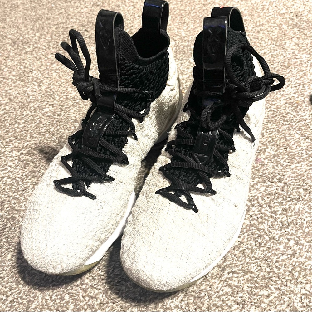 Youth Lebron XV “Graffiti” Size 5.5y.